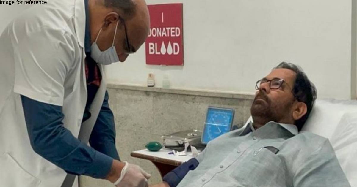 Delhi: BJP leader Mukhtar Abbas Naqvi participates in blood donation camp